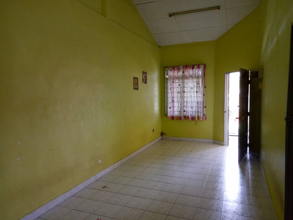 Teres Setingkat Taman Dimensi Alor Gajah Berhadapan Uitm